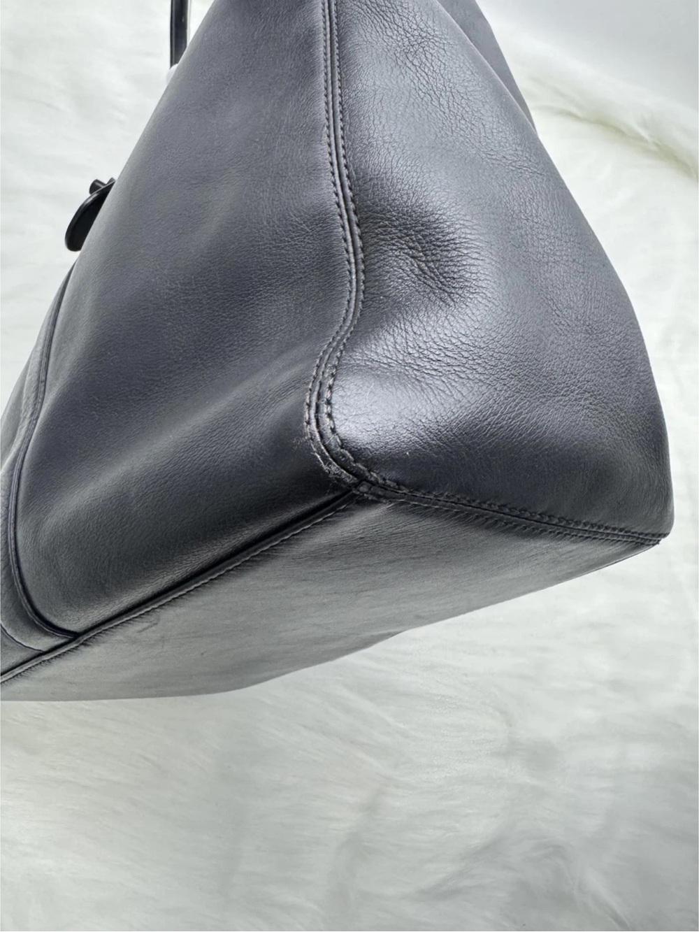 Chanel Vintage Black Leather Executive Cerf Turn-Lock Tote Bag - Picture 13 of 14